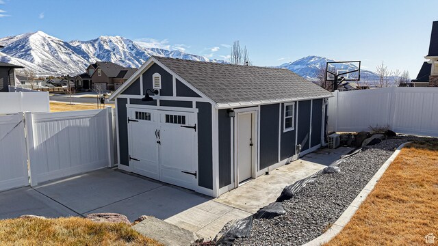 1396 S Castillo Rd W Unit 102, Spanish Fork, UT 84660 - view of outdoor structure with a fenced backyard, a mountain view, and an outdoor structure