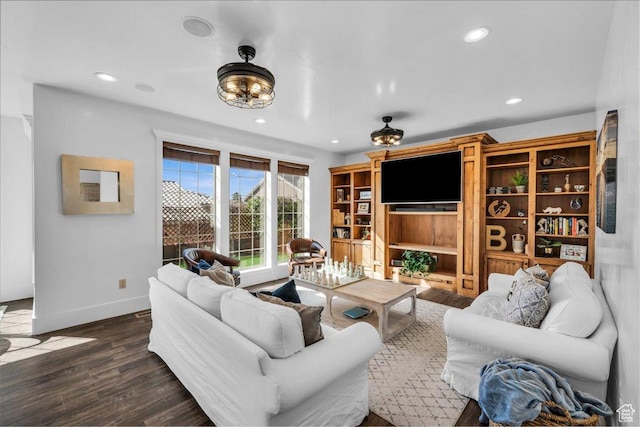470 E 130 S, Ivins, UT 84738 - living area with baseboards, dark wood finished floors, and recessed lighting