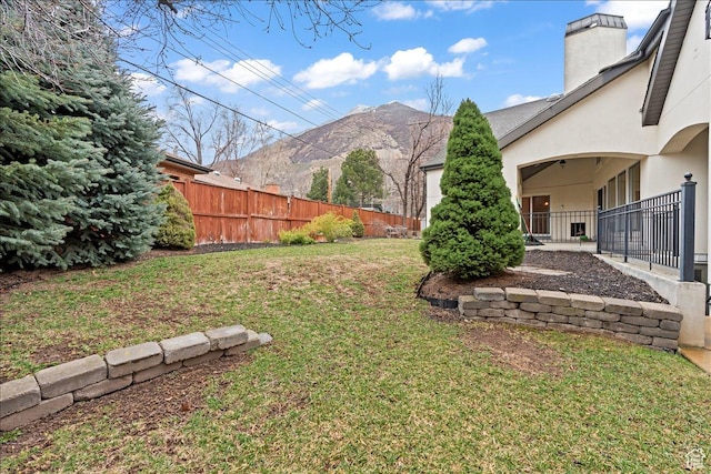 view of yard with fence and a mountain view