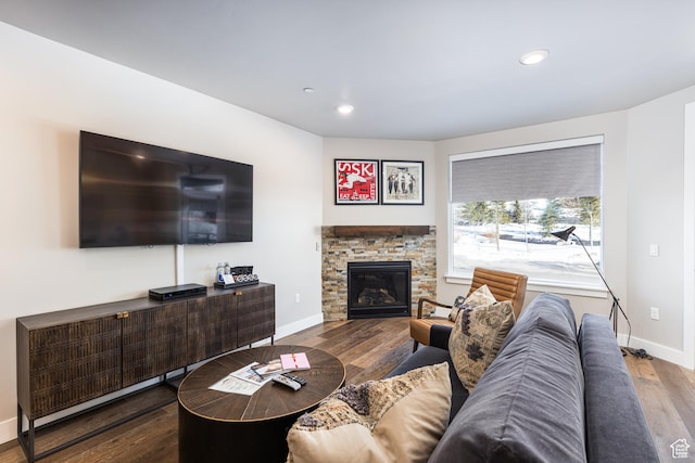 living area featuring recessed lighting, a fireplace, baseboards, and wood finished floors