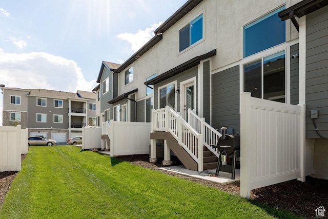 view of yard with fence and a residential view
