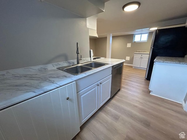 330 E 300 N, Price, UT 84501 - kitchen featuring a sink, stainless steel appliances, light wood finished floors, light countertops, and white cabinets