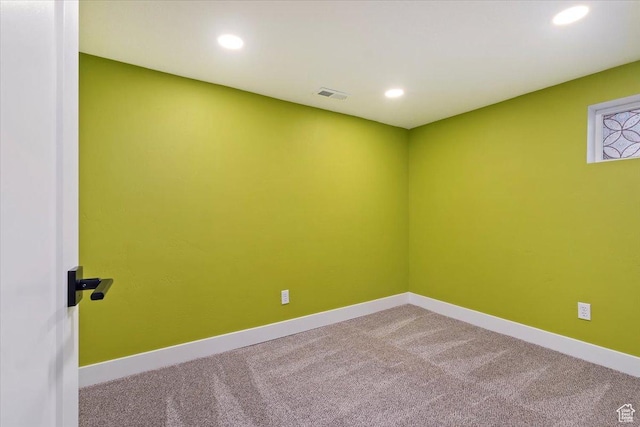 carpeted empty room featuring recessed lighting, visible vents, and baseboards