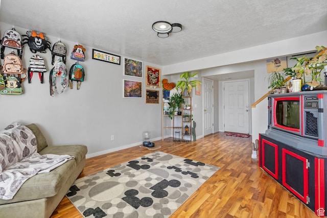 1486 S Archmore Loop, Springville, UT 84663 - living area featuring a textured ceiling, wood finished floors, and baseboards