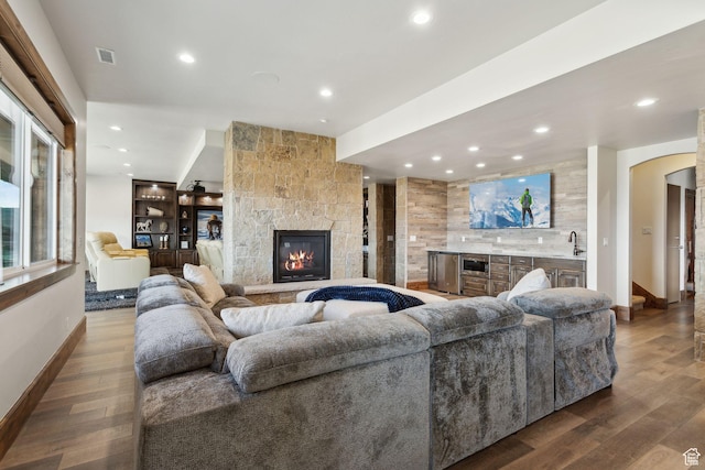 3203 E Kings Crest Ct, Heber City, UT 84032 - living area featuring visible vents, arched walkways, wood finished floors, a fireplace, and recessed lighting