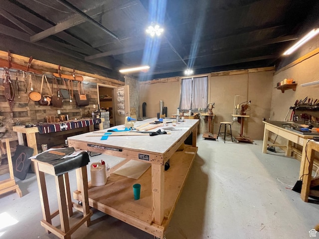 1502 S 325 W, Hurricane, UT 84737 - rec room featuring unfinished concrete flooring and a workshop area