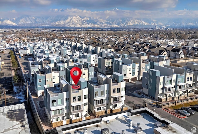 bird's eye view with a mountain view