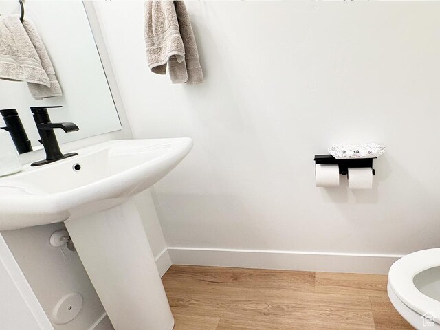 187 W 470 N, Smithfield, UT 84335 - bathroom featuring toilet, a sink, baseboards, and wood finished floors
