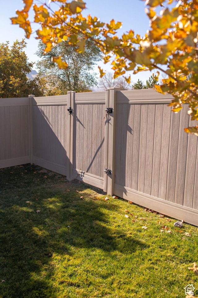 14102 S Sleepy Oaks Ln, Herriman, UT 84096 - view of yard with a gate