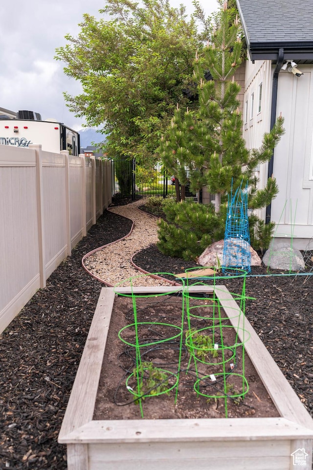 14102 S Sleepy Oaks Ln, Herriman, UT 84096 - view of yard featuring a garden and fence