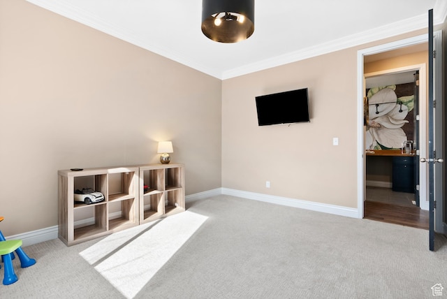 game room featuring carpet flooring, ornamental molding, and baseboards