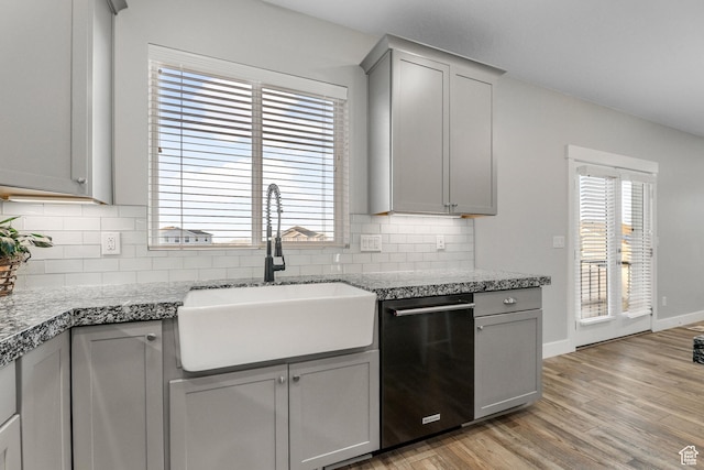 5436 W 9120 S, West Jordan, UT 84081 - kitchen featuring a sink, dishwashing machine, gray cabinets, decorative backsplash, and light wood finished floors