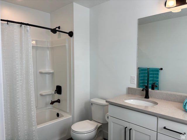 full bath featuring shower / tub combo with curtain, vanity, and toilet