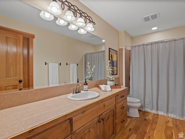 1173 S Innsbruck Dr, Huntsville, UT 84317 - full bath featuring wood finished floors, a shower with shower curtain, toilet, vanity, and visible vents
