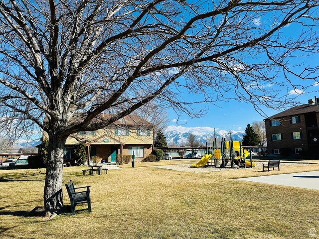 4110 S Oak Meadows Dr Unit 20, Taylorsville, UT 84123 - surrounding community featuring playground community and a yard