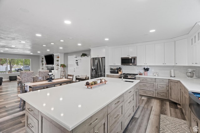 2490 W 12195 S, Riverton, UT 84065 - kitchen with appliances with stainless steel finishes, wood finished floors, recessed lighting, a center island with sink, and open floor plan