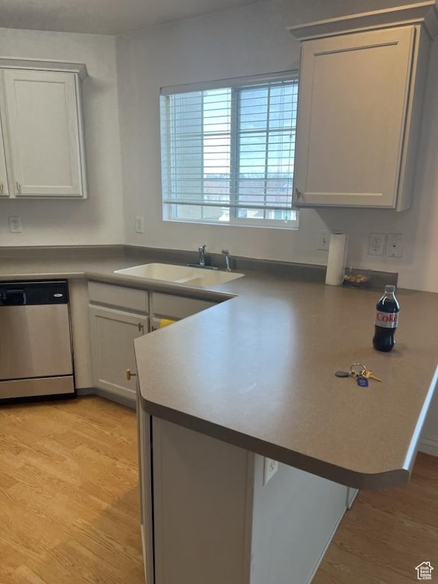 196 E Spencer Peak Way S Unit D9, Draper, UT 84020 - kitchen with dishwasher, a peninsula, a sink, and light wood-style flooring