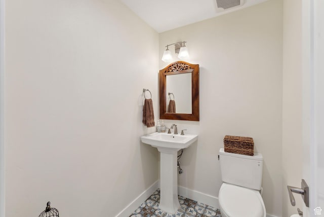 770 N 1000 E, Lehi, UT 84043 - bathroom with a sink, baseboards, toilet, and visible vents