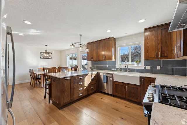 770 N 1000 E, Lehi, UT 84043 - kitchen with appliances with stainless steel finishes, plenty of natural light, a peninsula, tasteful backsplash, and a kitchen bar