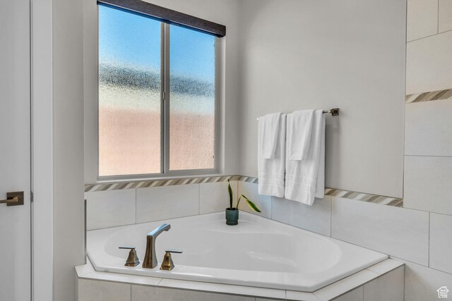 530 W Cougar Way, Ivins, UT 84738 - full bath featuring a bath and a healthy amount of sunlight
