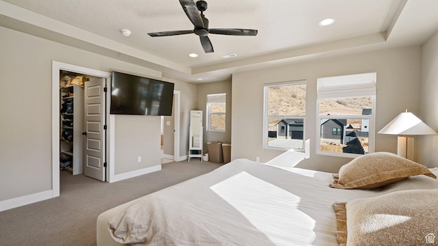 bedroom featuring a spacious closet, carpet floors, recessed lighting, and baseboards
