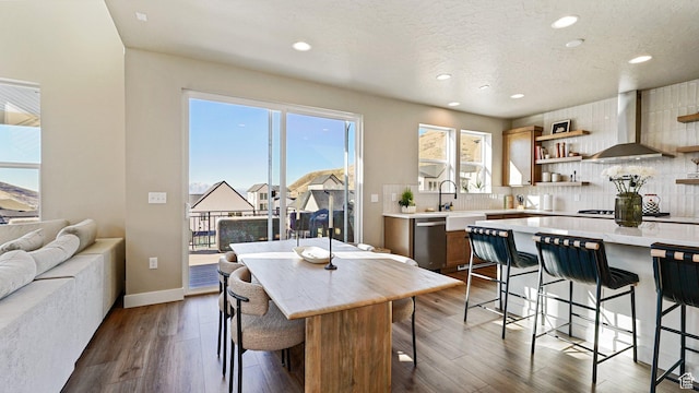 dining space featuring recessed lighting, dark wood finished floors, and baseboards
