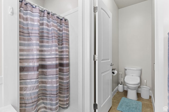 529 E Dry Ln, Washington, UT 84780 - full bath with toilet, baseboards, tile patterned floors, and a shower with shower curtain