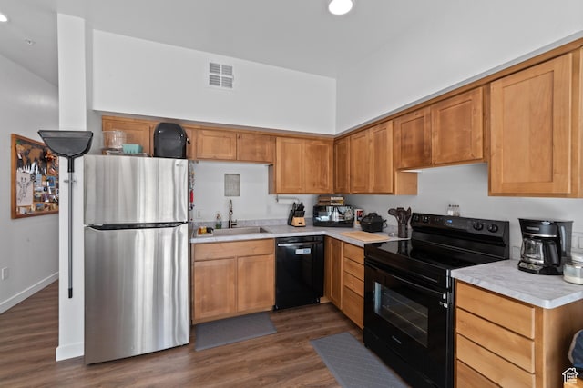 443 W Kane Blvd Unit B305, Moab, UT 84532 - kitchen with a sink, visible vents, light countertops, dark wood-style floors, and black appliances
