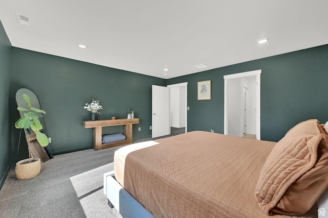 bedroom with baseboards, visible vents, carpet floors, and recessed lighting