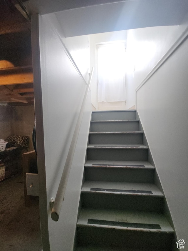 1105 9th St, Ogden, UT 84404 - view of staircase
