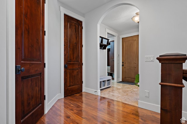 267 E Lucky Star Way, Farmington, UT 84025 - foyer with arched walkways, baseboards, and wood finished floors