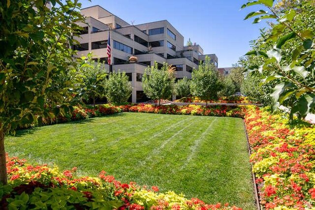 560 E S Temple N Pl 102, Salt Lake City, UT 84102 - view of green lawn
