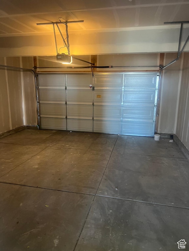 492 W Quartz Rd Unit 8019, Tooele, UT 84074 - garage with a garage door opener