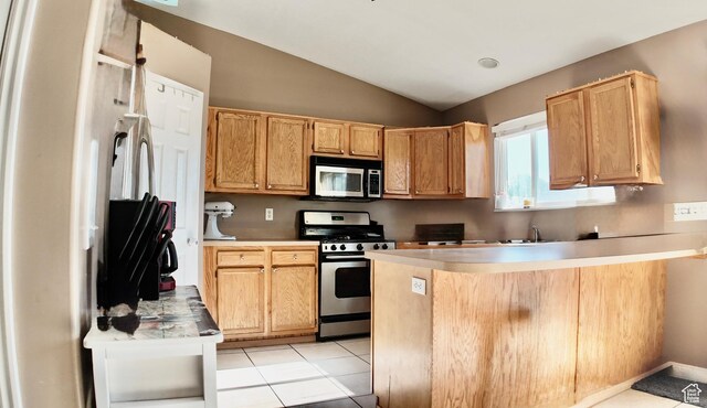 3320 S 1350 W, Perry, UT 84302 - kitchen with stainless steel appliances, lofted ceiling, a peninsula, a sink, and light countertops