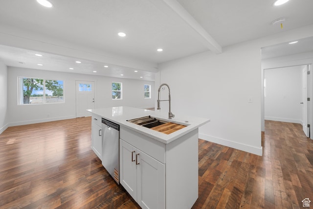 524 N 200 W, Tooele, UT 84074 - kitchen with dishwasher, recessed lighting, a kitchen island with sink, light countertops, and plenty of natural light
