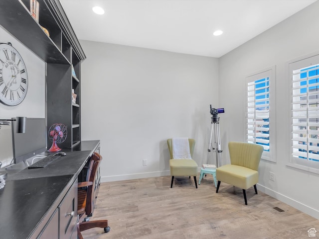 sitting room featuring recessed lighting, light wood-style flooring, and baseboards