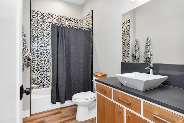5417 W Copper Cliffs Way, Hurricane, UT 84737 - full bath featuring wood finished floors, shower / tub combo with curtain, toilet, and vanity