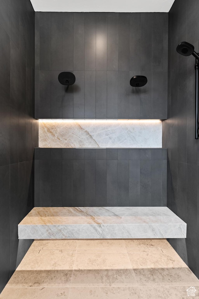 2031 E Pinnacle Dr, St George, UT 84790 - bathroom with a tile shower