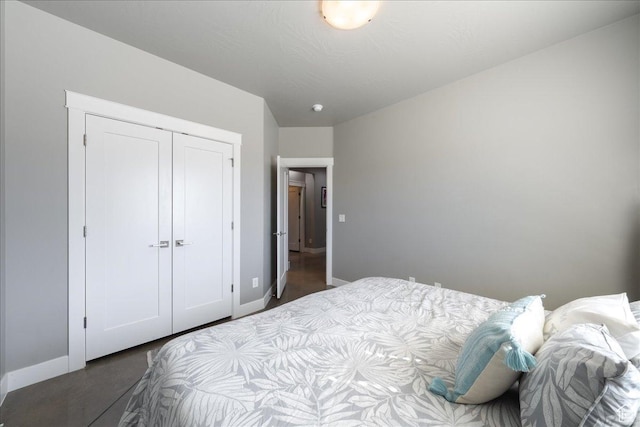 bedroom with baseboards and a closet