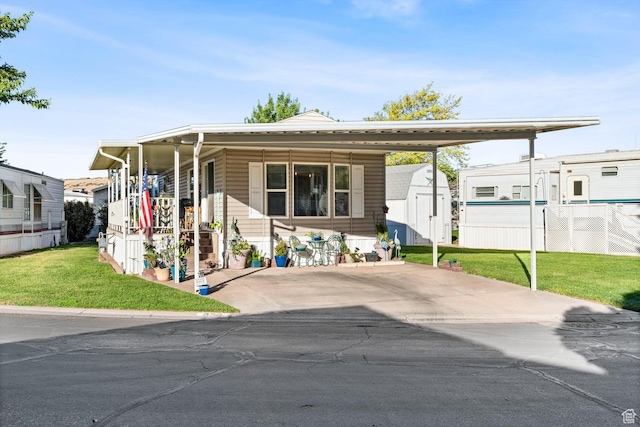 view of front of property with a front yard
