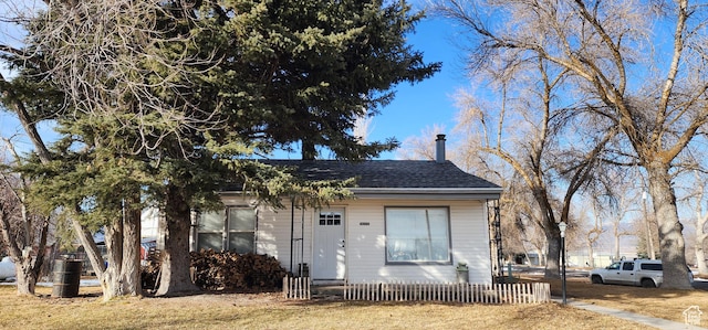 view of front of house featuring a shingled roof