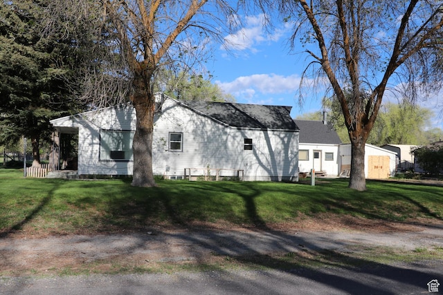 view of front of house with a front lawn