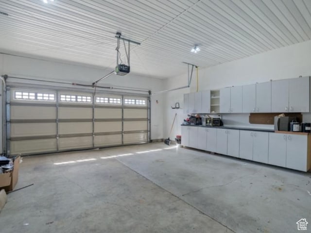 481 E Laurelwood Dr S, Kaysville, UT 84037 - garage with a garage door opener