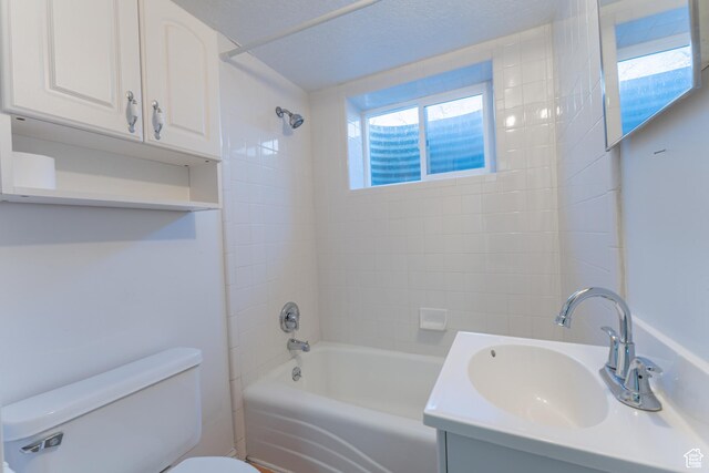 481 E Laurelwood Dr S, Kaysville, UT 84037 - bathroom featuring toilet, vanity, and bathing tub / shower combination
