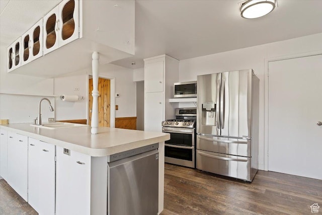 405 W 5100 S, Washington Terrace, UT 84405 - kitchen featuring dark wood-style floors, a peninsula, a sink, stainless steel appliances, and light countertops
