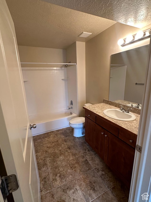1045 S 1700 W Unit 1121, Payson, UT 84651 - full bath with a textured ceiling, bathtub / shower combination, vanity, and toilet