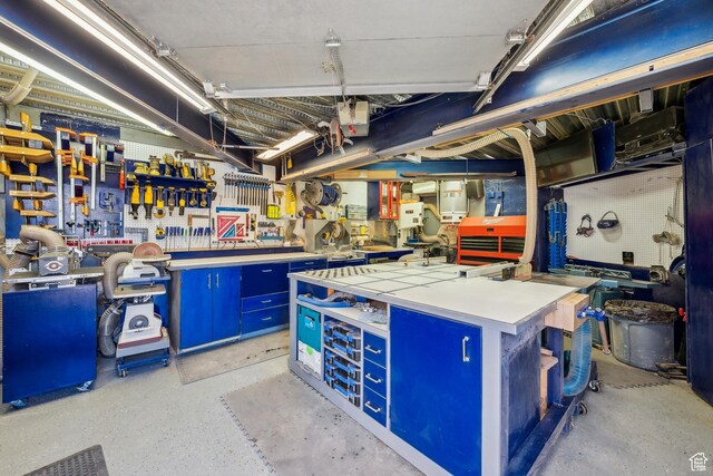 9255 Par Ct, Park City, UT 84098 - interior space with a workshop area