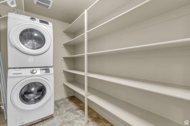 990 W Adams Cir, Bluffdale, UT 84065 - laundry room featuring laundry area, baseboards, visible vents, and stacked washer / drying machine
