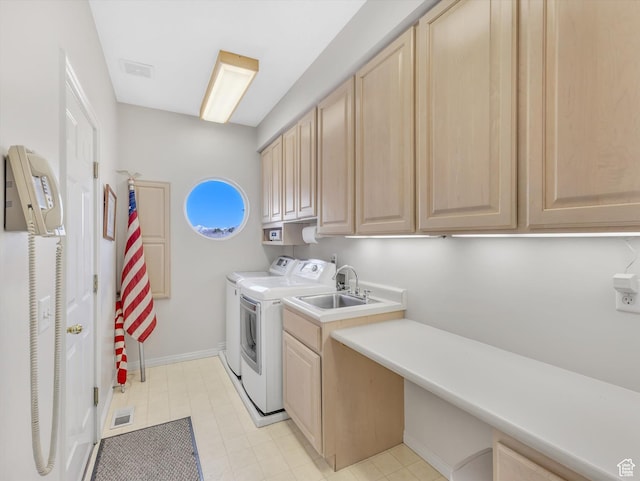 laundry room with cabinet space, visible vents, a sink, washer and dryer, and baseboards
