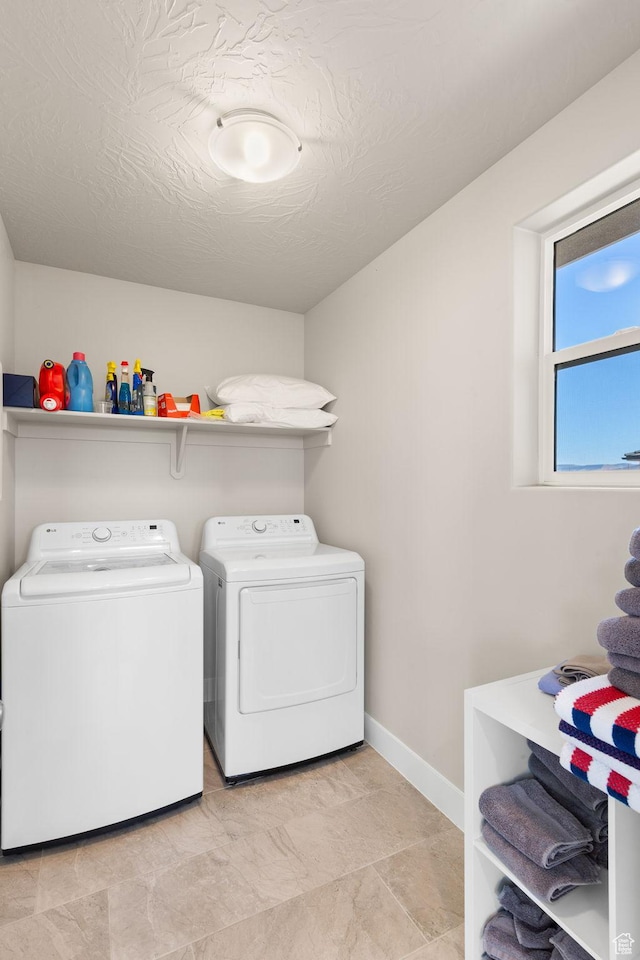 4712 W 2820 S, Hurricane, UT 84737 - laundry area with washer and dryer and baseboards